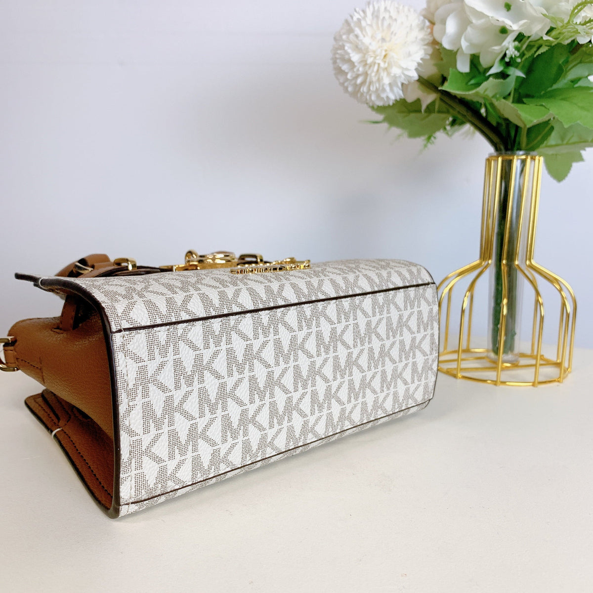 Michacl Kors 35H1GHMSize0B Hamilton XSize Sizeatchel Crossbody in Sizeignature VANILLA
