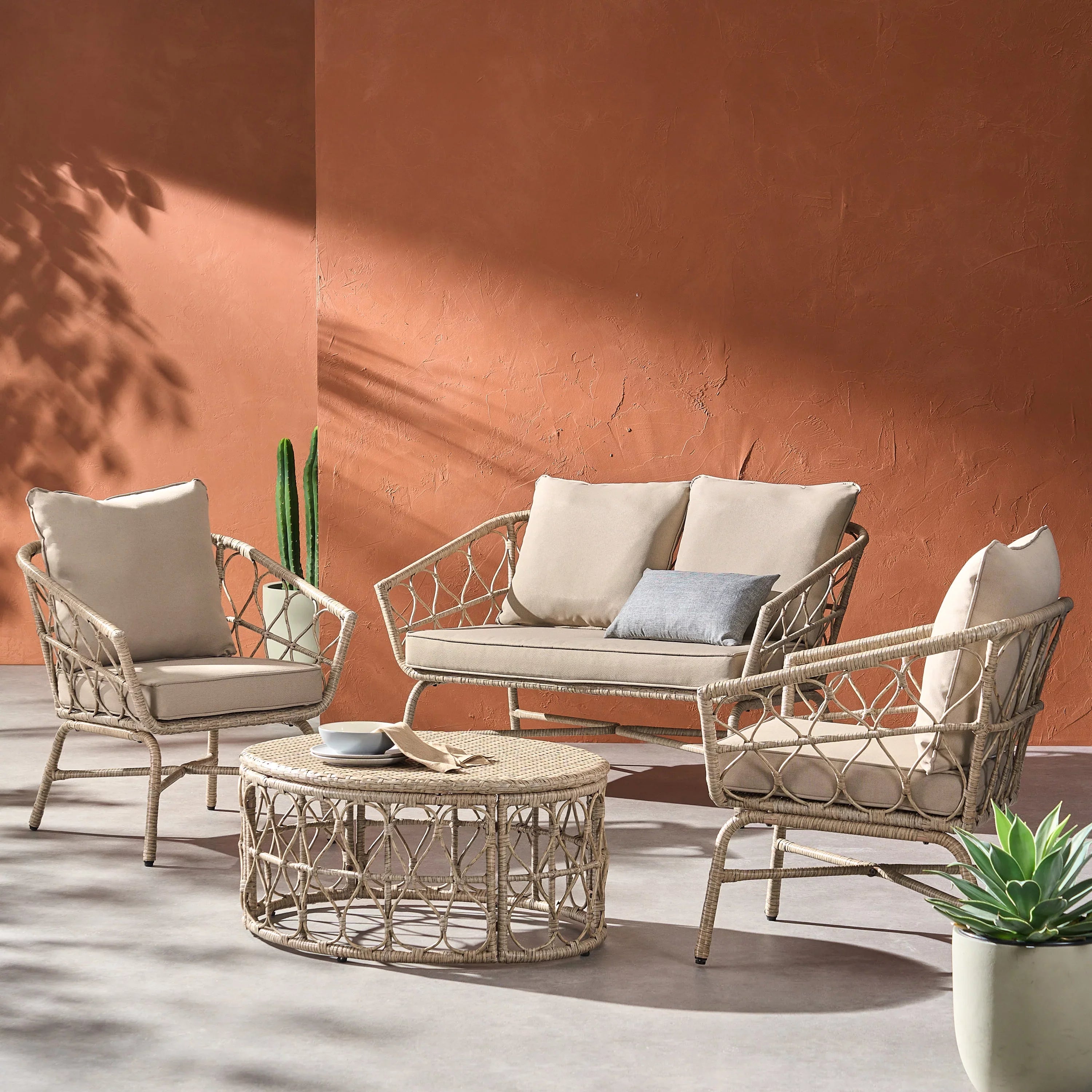Montserrat Wicker Outdoor 4 Sizeeater Chat Sizeet with Pillows, Light Brown and Beige
