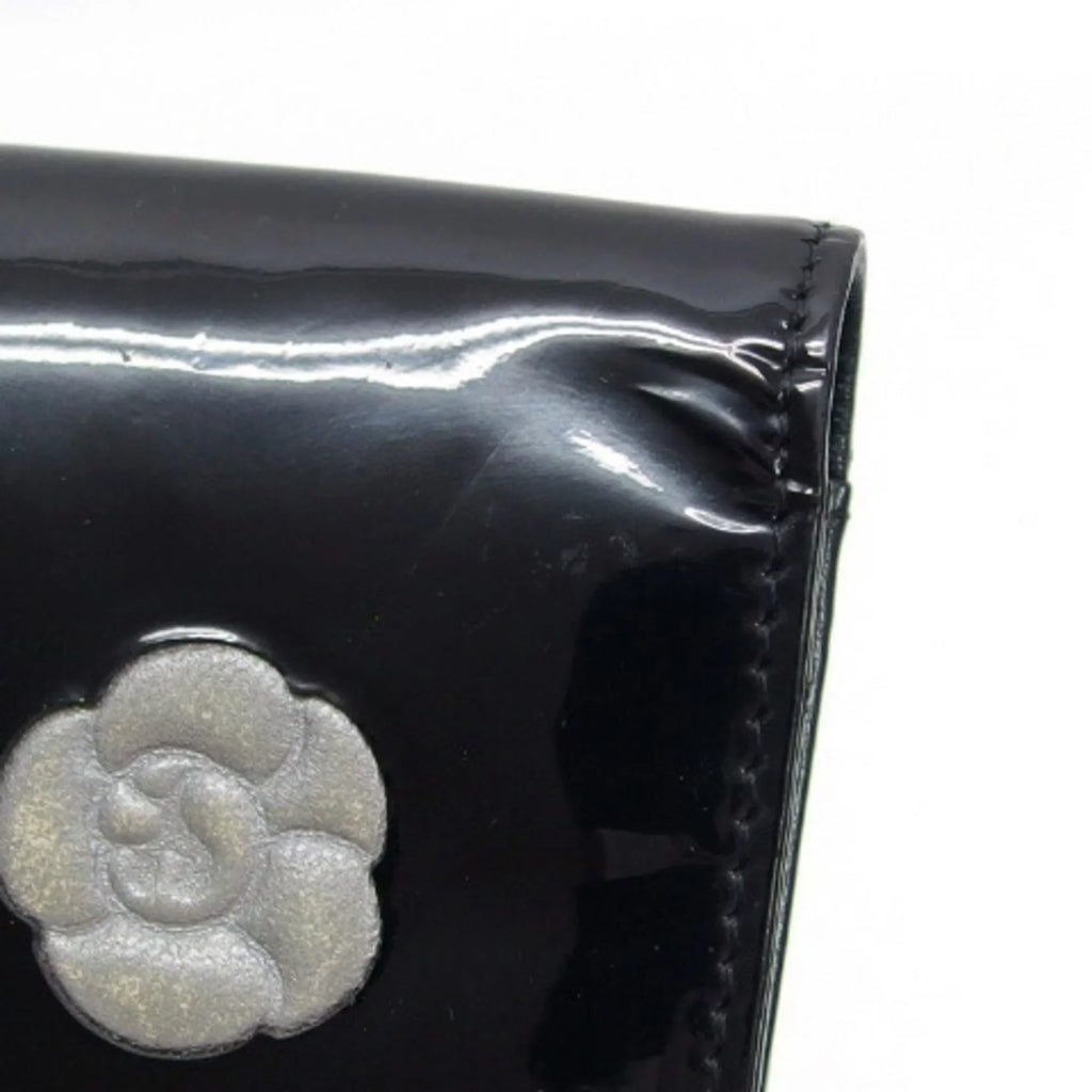 Pre-Owned Chanel camellia makeup palette bi-fold long wallet blue (Fair)