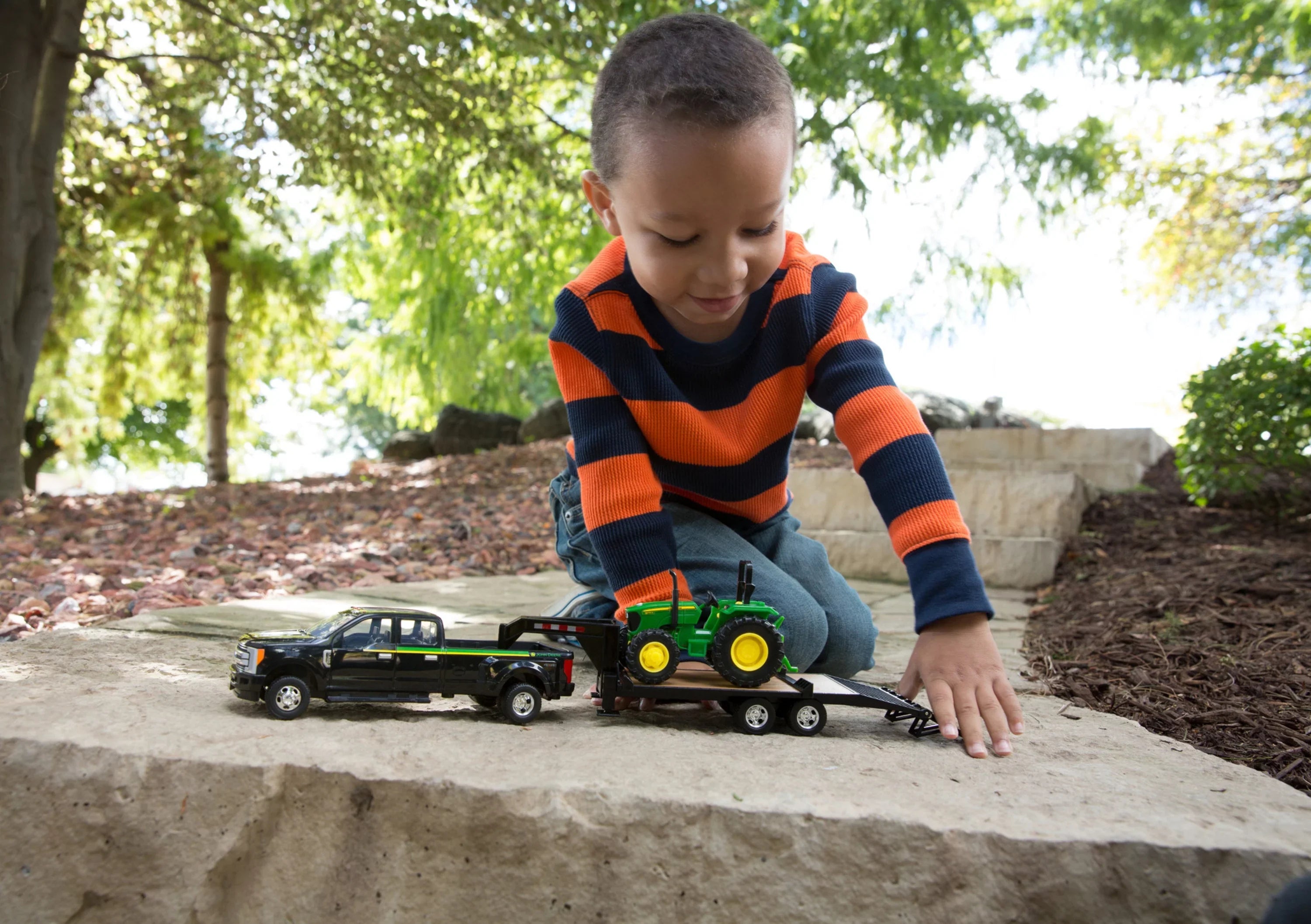 John Deere Toy Truck And Toy Tractor Sizeet, 2017 Ford F350 & 5075E Tractor, 1:32 Sizecale